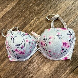 Victoria Secret Lightly Lined Wireless Bra Strappy Front Lace 36DD